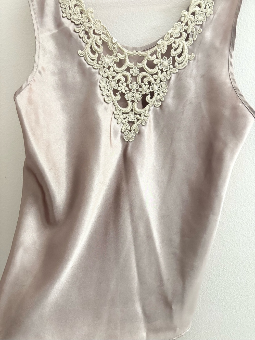 5/$15 🩷 Cinema Etoile Satin Tank Top - Picture 3 of 7